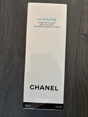 CHANEL La Mousse Cleansing Cream-to-Foam — White with Black Text